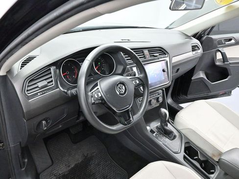 Used 2020 Volkswagen Tiguan SE w/ Panoramic Sunroof Package FWD image 13