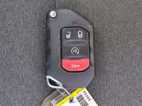 Used 2024 Jeep Wrangler Unlimited AWD/4WD image 35