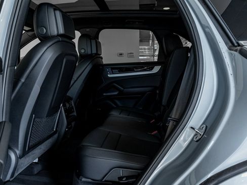 Certified 2024 Porsche Cayenne image 19