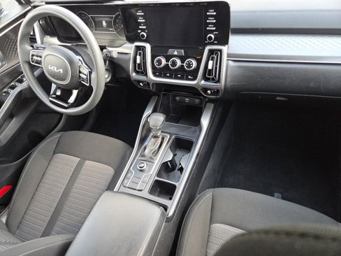 Used 2022 Kia Sorento LX FWD image 25