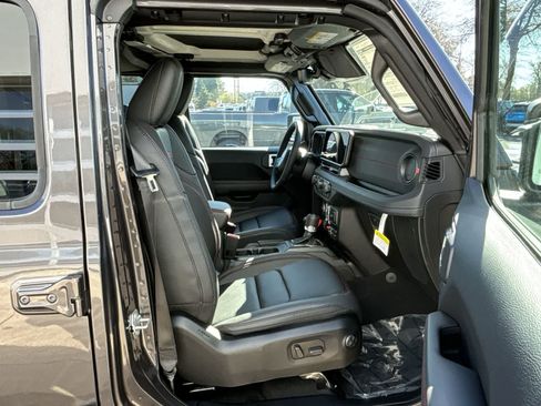 New 2026 Jeep Wrangler Unlimited Rubicon image 9