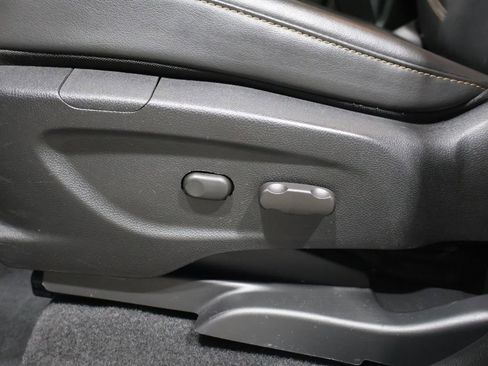 Used 2020 Chevrolet Trax LT w/ LT Convenience Package image 12