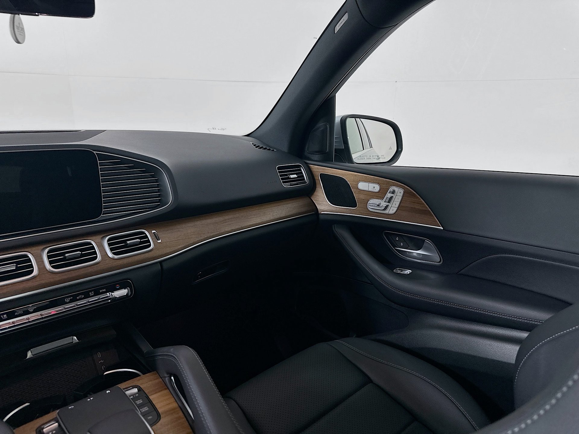 Used 2025 Mercedes-Benz GLE 350 4MATIC image 25