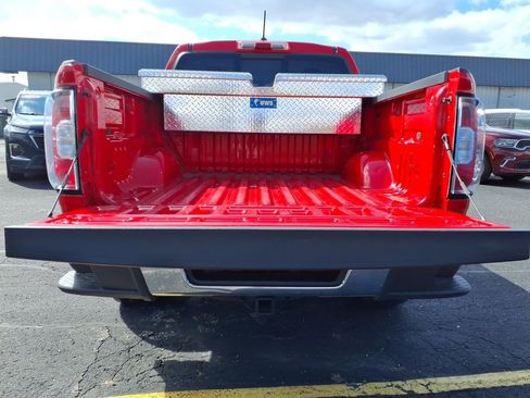 Used 2018 GMC Canyon SLE w/ SLE Convenience Package image 4