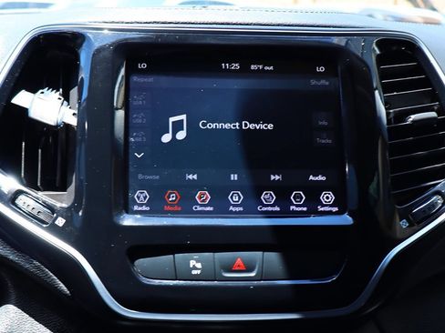 Used 2020 Jeep Cherokee Limited FWD image 46