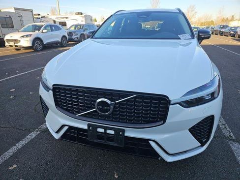 Used 2025 Volvo XC60 B5 Core image 3
