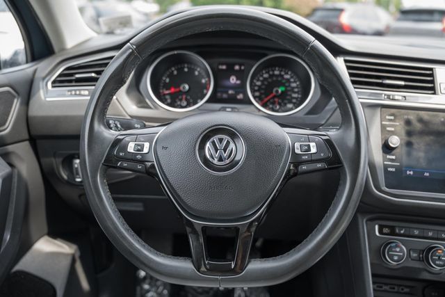 Used 2020 Volkswagen Tiguan SE w/ Panoramic Sunroof Package AWD/4WD image 25