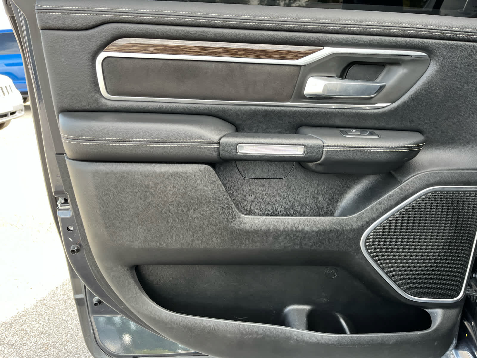 Used 2019 RAM 1500 Laramie AWD/4WD image 23