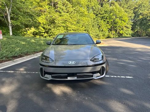 Used 2023 Hyundai Ioniq 6 SEL RWD image 2