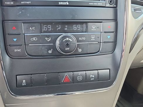 Used 2012 Jeep Grand Cherokee Laredo AWD/4WD image 16