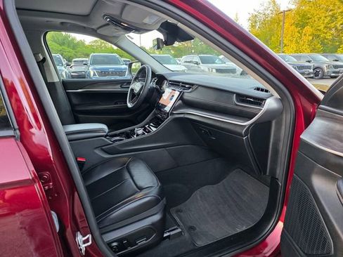 Used 2023 Jeep Grand Cherokee Limited w/ Luxury Tech Group II AWD/4WD image 12