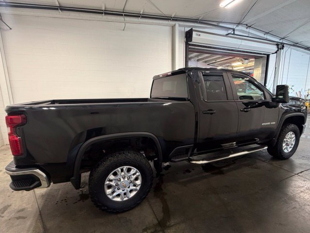 Used 2022 Chevrolet Silverado 2500 LT w/ Convenience Package AWD/4WD image 3