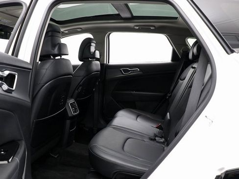 Used 2023 Kia Sportage SX image 12