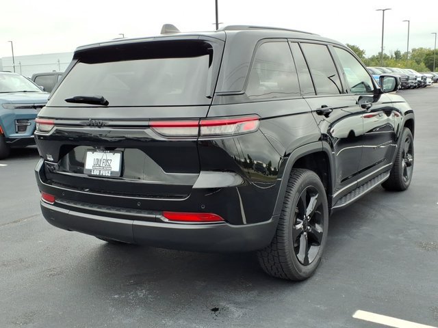 Used 2023 Jeep Grand Cherokee Altitude AWD/4WD image 27