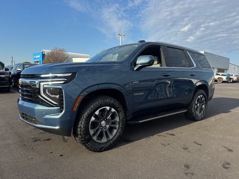 Used 2026 Chevrolet Tahoe LS RWD image 2