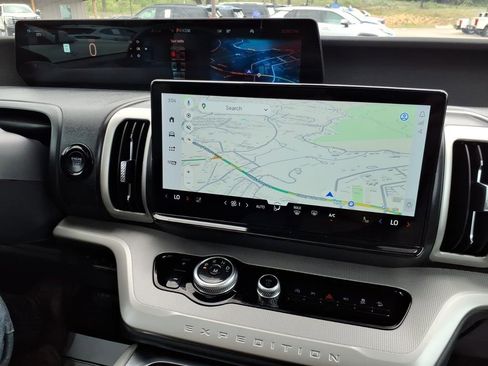 Certified 2025 Ford Expedition Active AWD/4WD image 25