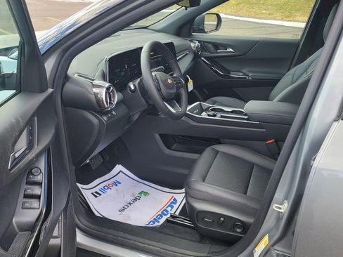 New 2026 Chevrolet Equinox LT w/ Convenience Package II image 18