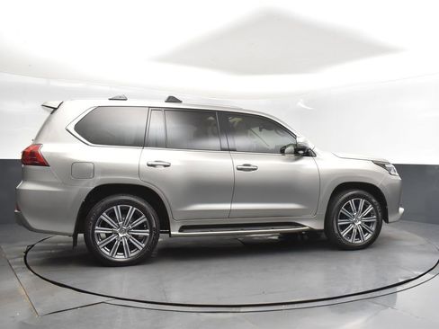 Used 2017 Lexus LX 570 4WD image 8