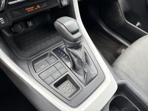 Used 2021 Toyota RAV4 XLE AWD/4WD image 15