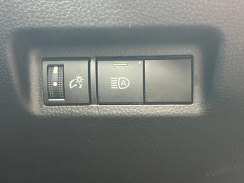 Used 2025 Toyota RAV4 XLE FWD image 28