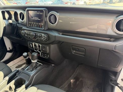 Used 2023 Jeep Wrangler Unlimited Sahara w/ Cold Weather Group AWD/4WD image 20