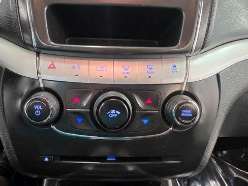 Used 2020 Dodge Journey SE FWD image 23