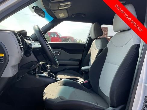 Used 2018 Kia Soul Base image 10