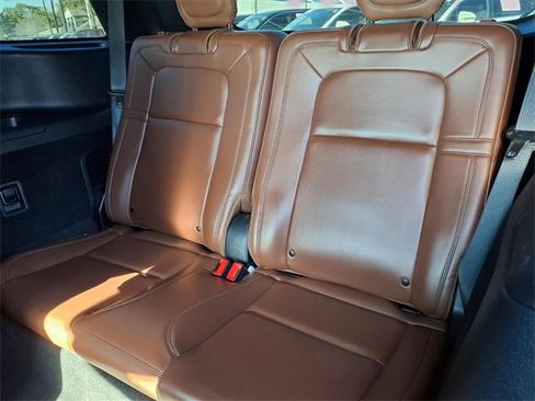 Certified 2020 Lincoln Aviator Reserve w/ Elements Package Plus image 11