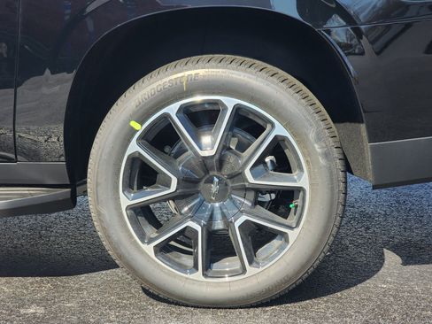 New 2026 Chevrolet Suburban RST image 10