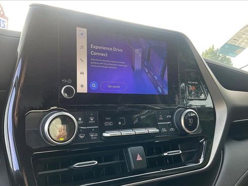 Used 2024 Toyota Highlander LE image 25