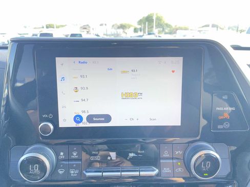 Used 2023 Toyota Highlander L FWD image 12
