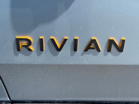 Used 2026 Rivian R1T Premium AWD/4WD image 9