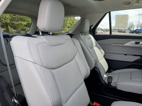 New 2026 Ford Explorer Active AWD/4WD image 30