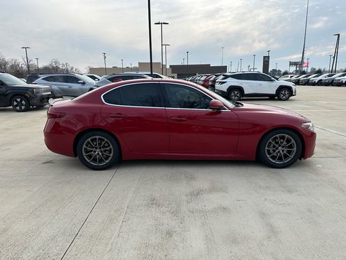 Used 2020 Alfa Romeo Giulia image 4