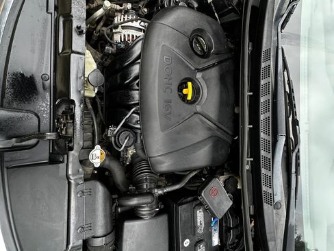 Used 2015 Hyundai Elantra SE FWD image 11