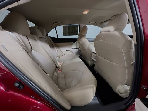 Used 2020 Toyota Camry LE image 33