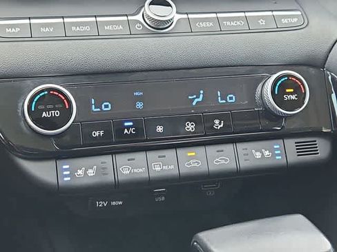 Used 2022 Hyundai Elantra Limited FWD image 25