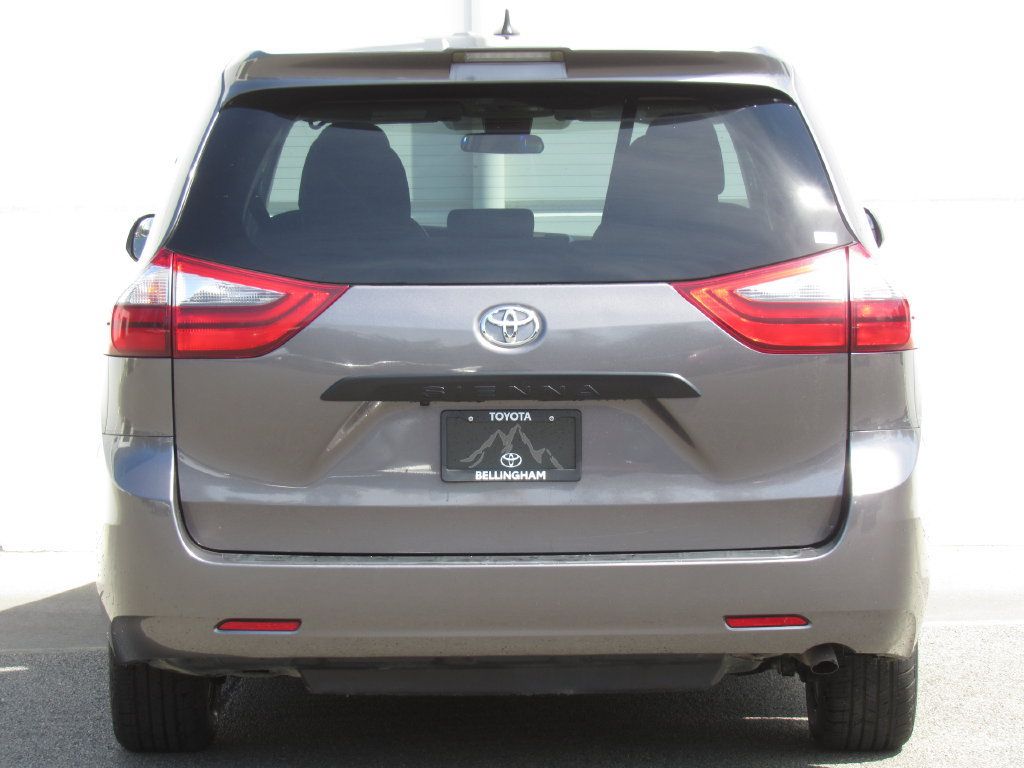 Certified 2020 Toyota Sienna L FWD image 7
