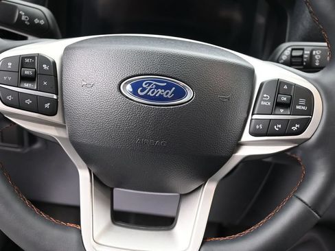 Used 2025 Ford Explorer Active w/ Active Comfort Package AWD/4WD image 13
