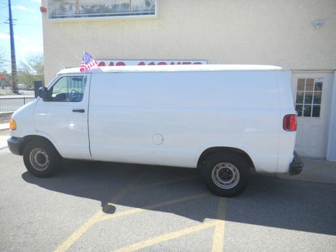 Used 2000 Dodge B1500 image 23