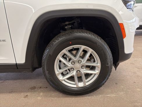 New 2025 Jeep Grand Cherokee Laredo X w/ Luxury Tech Group I AWD/4WD image 30