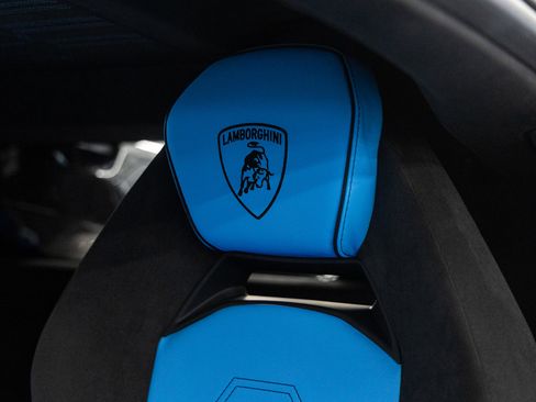 Used 2025 Lamborghini Revuelto image 47