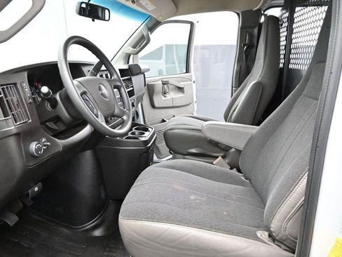 Used 2024 GMC Savana 2500 w/ Driver Convenience Package RWD image 12