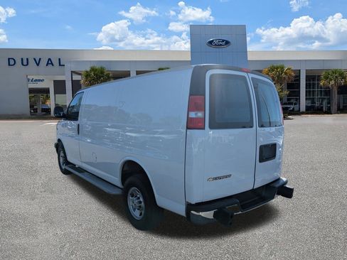 Used 2023 Chevrolet Express 2500 w/ Driver Convenience Package image 5