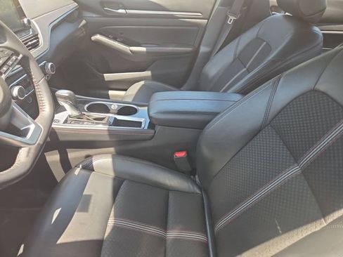 Used 2024 Nissan Altima 2.5 SR FWD image 10