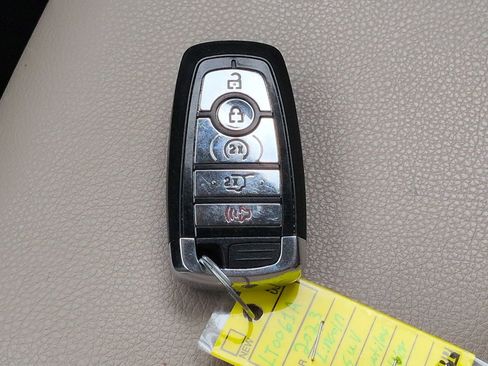 Used 2023 Lincoln Nautilus FWD w/ Premium Package image 28