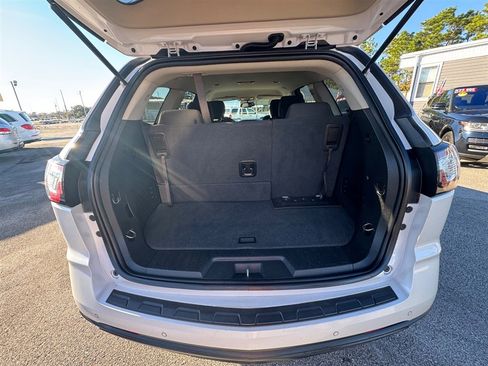 Used 2017 Chevrolet Traverse LT w/ Style and Technology Package image 9