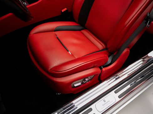 Used 2017 Rolls-Royce Dawn RWD image 67