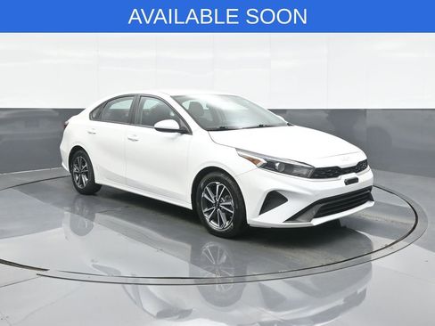Used 2022 Kia Forte LXS FWD image 1