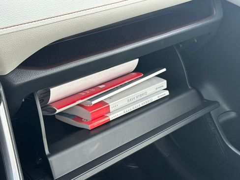 Used 2025 Toyota RAV4 Limited image 33